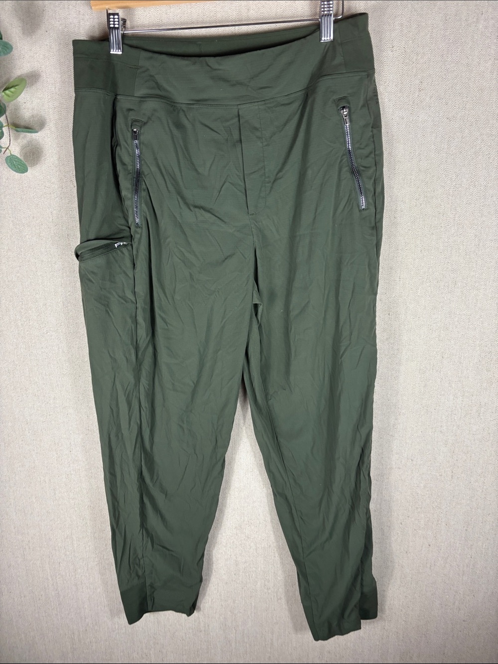 Athleta > Olive Green Active Zip-Pocket Ankle Pants 12 - Picture 6 of 8